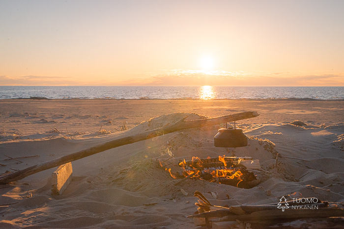 Tyhjä hiekkaranta on tunnelmallinen paikka tulistella.