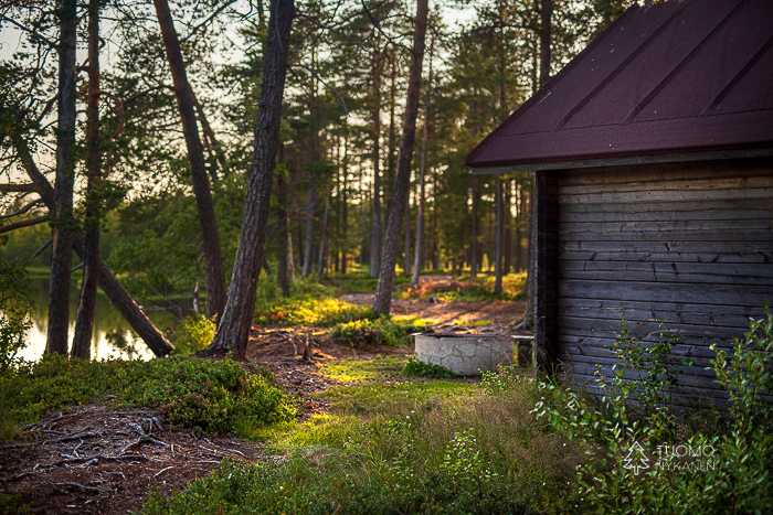 Sunijärven autiotupa tarjoaa suojan säältä ja mukavan paikan levähtää.